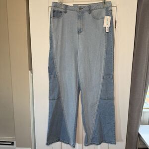 NEW! Tinseltown Size 11/30 Women's High Rise Wide Leg 2-tone Light Wash Jeans